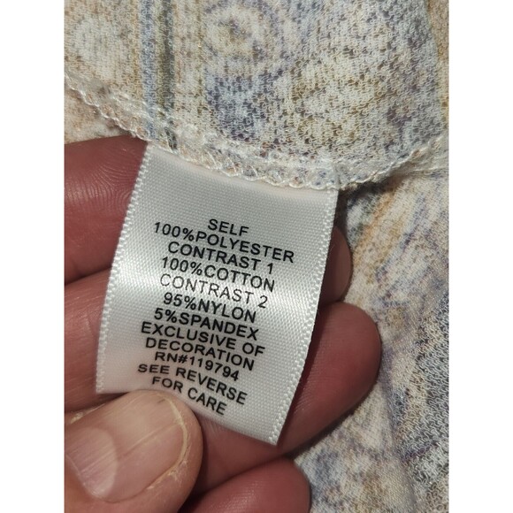 Live and Let Live Size Large Short Dome sleeved boho blouse with Corchet Accent - Picture 7 of 9